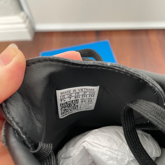 adidas samba vegan ‘black gum’ in men’s size 7.5/women’s size 8.5 - Picture 3 of 4